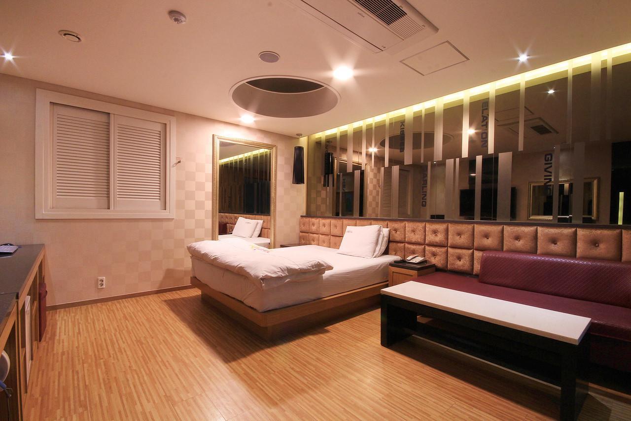 Khan Motel Тегу Екстериор снимка
